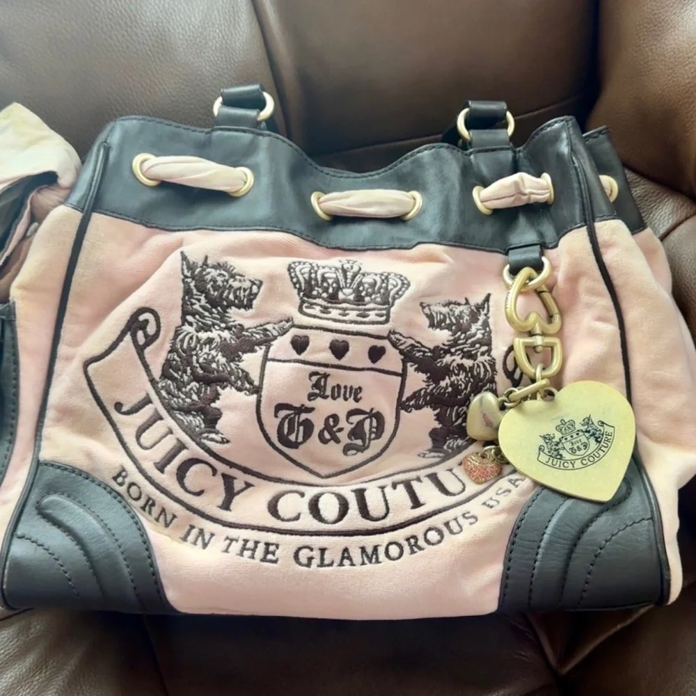 Juicy Couture - Picture 1 of 7
